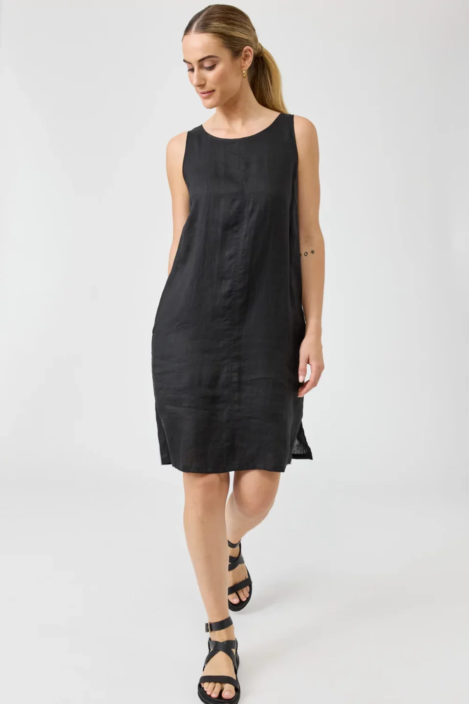 Eb&Ive Studio Ebony Midi Dress